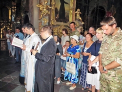 У Львові молитовно вшанували пам'ять українських військових, які загинули під Іловайськом.(ФОТО)